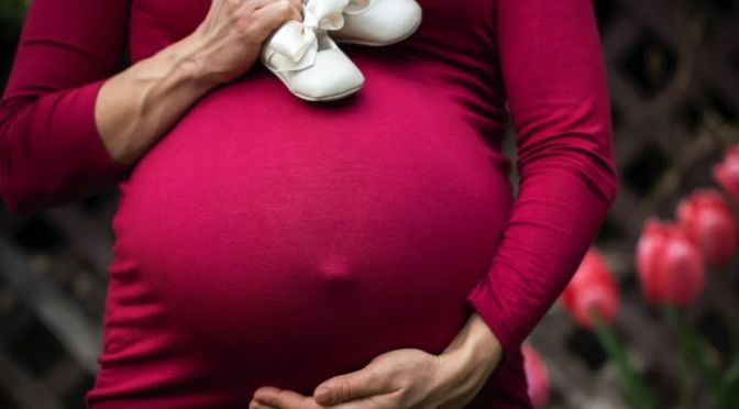 Cara Menjaga Keselamatan Ibu dan Bayi dalam Persalinan Berisiko Tinggi